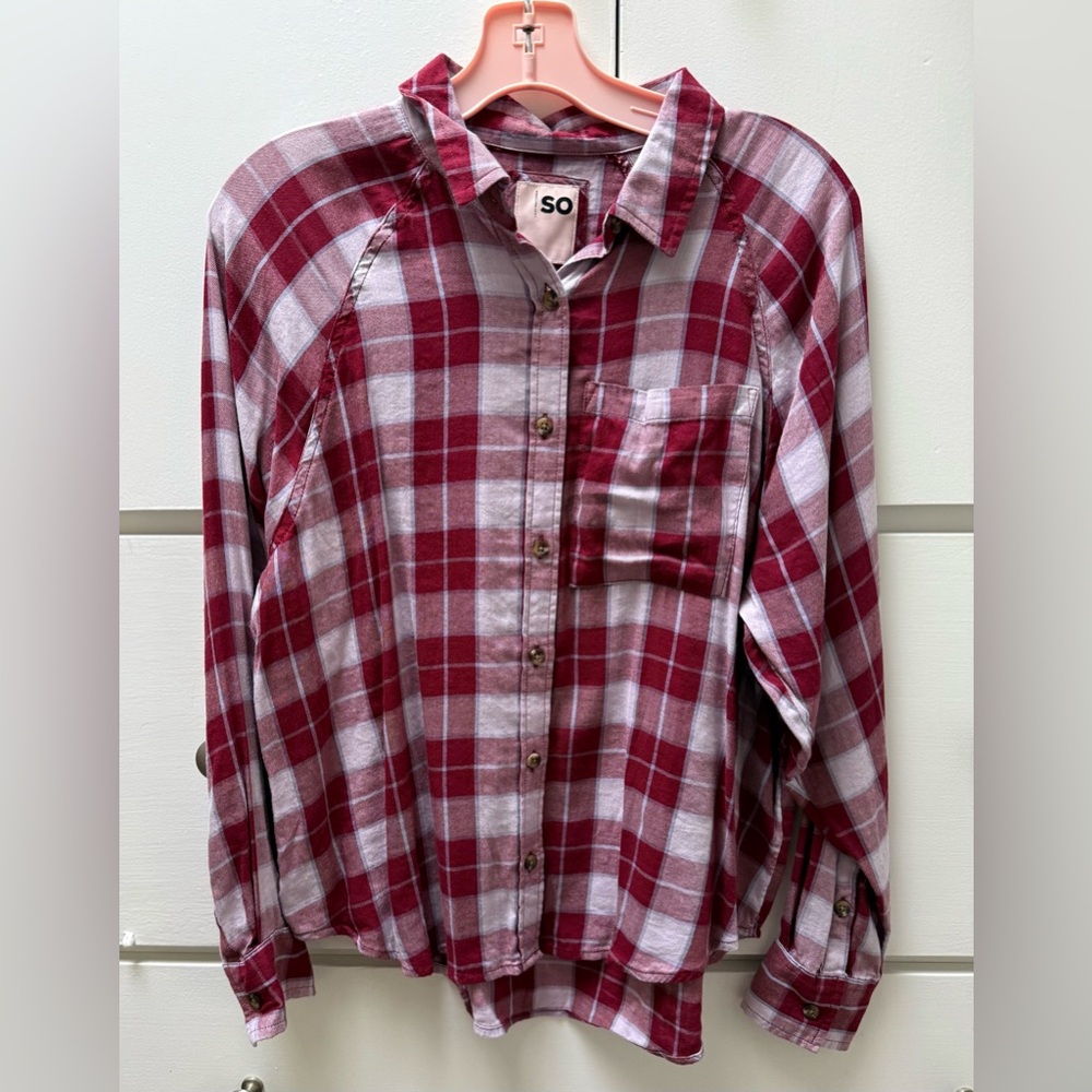 Cute SO light weight button down shirt with front pocket in size small.